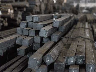 Квадрат стальной горячекатаный 7 мм 0 - в «Монолит-Металлопрокат».