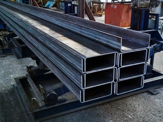 Швеллер алюминиевый равнополочный АМцС 10х8х1,5 мм 0 - в «Монолит-Металлопрокат».