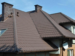 Металлочерепица Grand Line Classic 0,45 Полиэстер RR 32 Темно-коричневый 3 - в «Монолит-Металлопрокат».